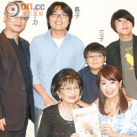 陳美齡透露正讀大學的二子（後右）遺傳了她的音樂天分。