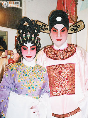 林錦堂與梅雪詩組「慶鳳鳴劇團」，曾上演多個劇目。