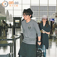 孫耀威與陳美詩抵達機場時保持距離。