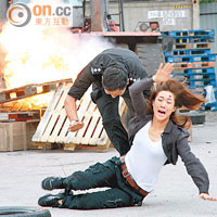 馬德鐘前日與嘉欣拍《飛》劇發生意外。