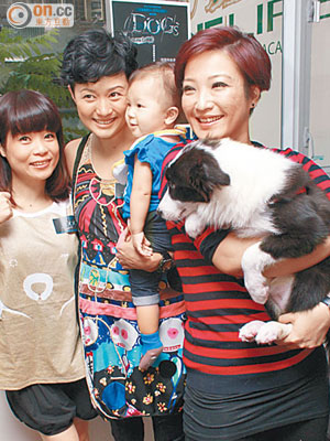 左起：小儀、Mimi母女同劉雅麗一同出席音樂劇的宣傳活動。