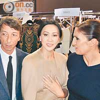 嘉玲與設計師孖寶Maria Grazia Chiuri及Pierpaolo Piccioli合照。