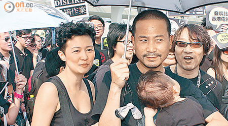 陳國邦以無綫藝員身份參與遊行，頗惹關注。