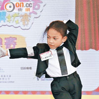 小MJ舞技驚人。