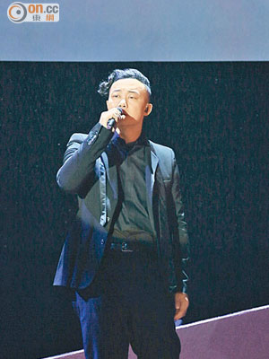 陳奕迅前晚在梅艷芳紀念騷獻唱。