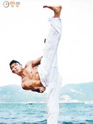 羅浩銘是跆拳道高手，功底深厚。