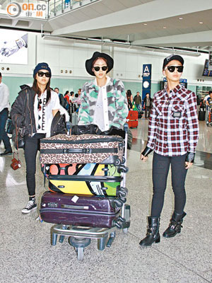 昨午SISTAR成員寶拉（左起）、昭宥及孝琳現身機場。