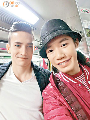 Karl上載與阮馬素（左）搭港鐵的相片，引起網民羨慕。