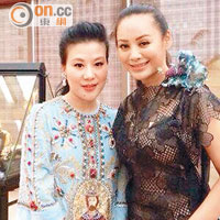 小娟（左）邀請影星寧靜前來欣賞陳世英設計的珠寶，寧靜極為讚賞。