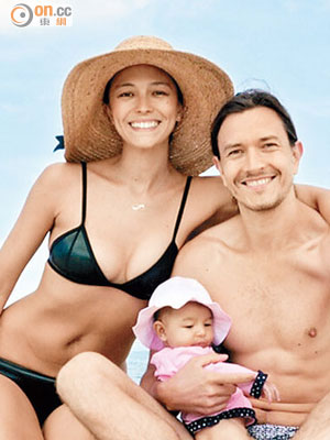 Cara與丈夫、女兒在丹麥家庭樂，享受陽光與海灘。