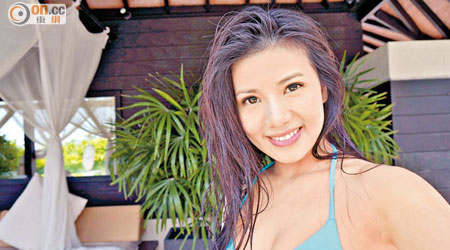 張美妮專登在香港揀定泳衣到布吉游水。