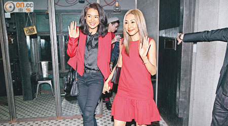 胡定欣（右）與好姊妹胡杏兒拖實步出餐廳時心情靚爆！