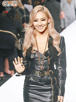 韓國女歌手CL風騷現身。