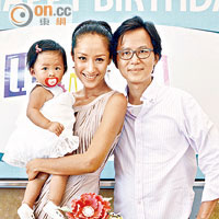 蔣怡與翁狄森為女兒翁容慶祝周歲生日。