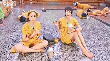 王菀之和嘟姐到韓國「汗蒸幕」休息，但有潔癖的嘟姐不肯用毛巾綁頭。