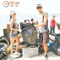 Jocelyn及Anthony每年都熱心參與清潔海灘的活動。