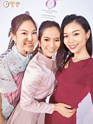 楊秀惠（右）與兩位前泰國小姐為選美擔任評判。