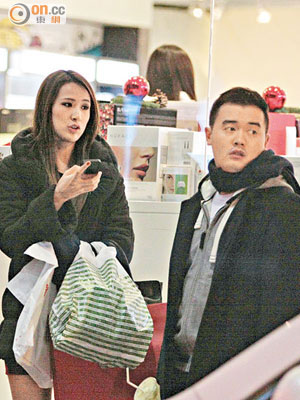 莊思華與男友孖住shopping晒恩愛。