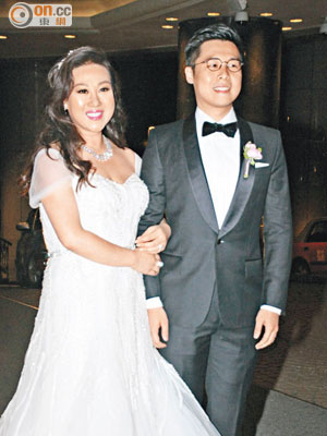 清減不少的新娘子曾昭怡與丈夫郭俊賢sweet爆受訪。