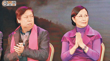 汪明荃與吳雨（左）前晚到新光戲院出席活動。