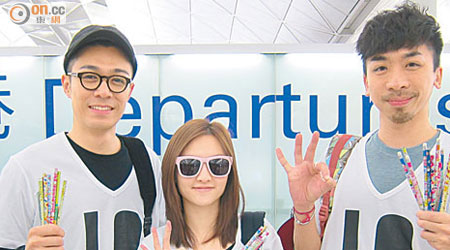 周柏豪（左）與林欣彤及梁文禮往菲律賓作慈善探訪。