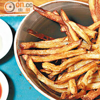 Hand cut fries配搭兩款醬汁各有風味。
