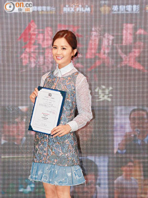 蔡卓妍日前在大阪亞洲電影節贏得「特別表揚獎」，提高她在下月金像獎奪影后的呼聲。