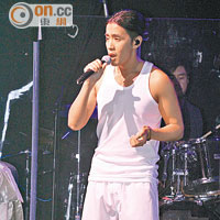 李逸朗（圖）、鄭敬基於九展舉行音樂會，以歌聲向哥哥致敬。