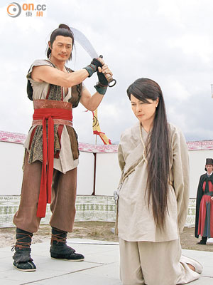 黃德斌與邵美琪在元朗為劇集《刀下留人》拍攝行刑的戲份。