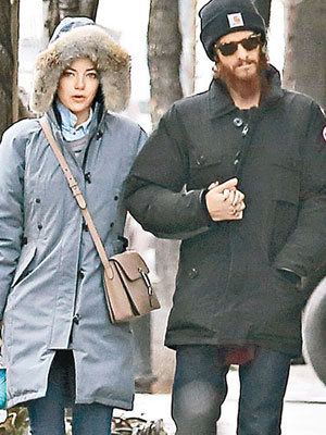 愛瑪和安德魯在1月初時還是一對，兩人在紐約街頭漫步。（東方IC圖片）