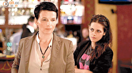 姬絲汀在《坐看雲起時》跟茱麗葉庇洛仙（左）合作得益不淺。