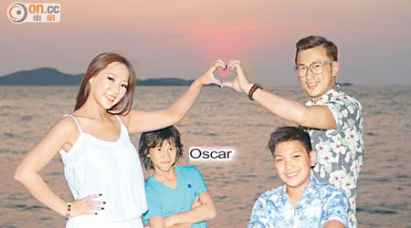 程瑤與丈夫朱仲賢及兩名兒子到泰國慶祝水晶婚。   