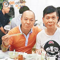 吳志雄昨晚上載與親友吃飯的照片。