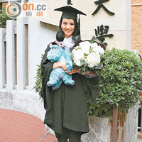陳嘉寶大學畢業後，專注在娛圈發展。