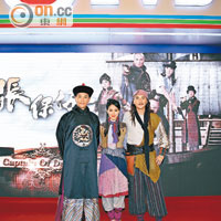 右起：洪永城與陳凱琳首次參與盛會，眼界大開，旁為陳展鵬。