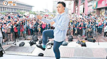 陳奕迅擺chok甫氹台灣粉絲開心。