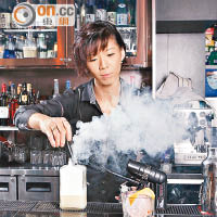 調酒師Kofei即場調製出多款特式cocktails。