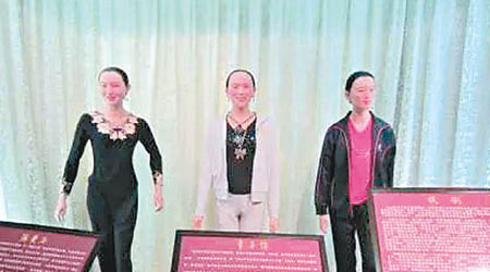 左起：張曼玉、章子怡及鞏俐的蠟像被網民指「冇忽似」。