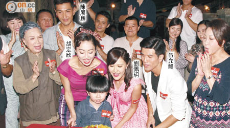 劇組為「九月之星」伍允龍、胡定欣以及劉佩玥慶生。