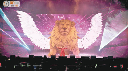 揮動翅膀的巨型獅子代表着基仔的「勇氣」。