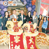 宏安集團主席鄧清河（左三）與李河璘（中）等嘉賓出席開幕儀式。