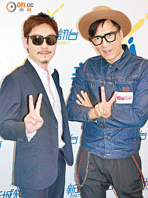 李思捷（左）與單立文到電台宣傳演唱會。