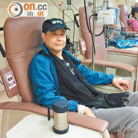 鄺佐輝一直努力接受治療，最後仍不敵癌魔。