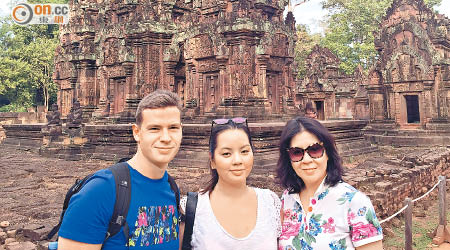 胡幗英與女兒及她的英籍男友遊柬埔寨。