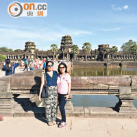 胡幗英與女兒參觀歷史悠久的廟宇，大開眼界！