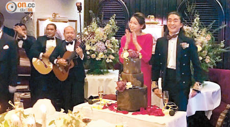 黃淑玲與阿正舉行浪漫婚禮，現場有樂隊演奏。
