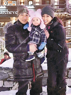 陳君宜與夫婿鄭躬明帶兒子到法國滑雪。