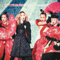 麥當娜讚身邊的台灣女舞蹈員甚出色。