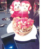 葉璇冧爆男友為她準備的心形生日蛋糕及鑽戒。