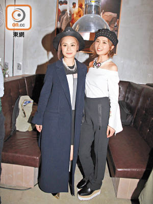 蔡卓妍（右）及鍾欣潼以黑白色的打扮一同出活動，十分合襯。